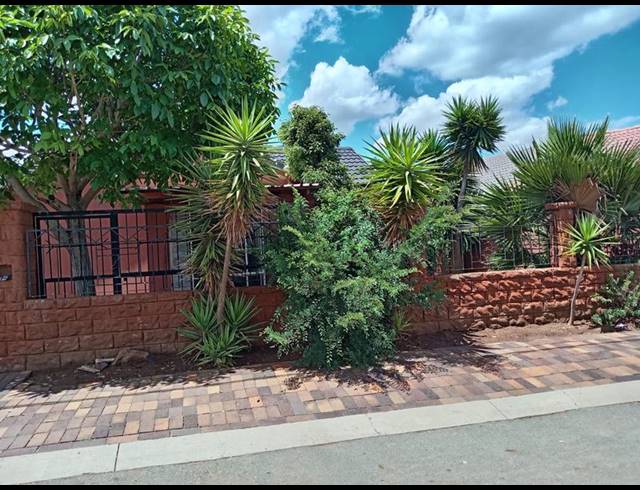 3 BEDROOM HOUSE FOR SALE IN ENNERDALE EXT 5